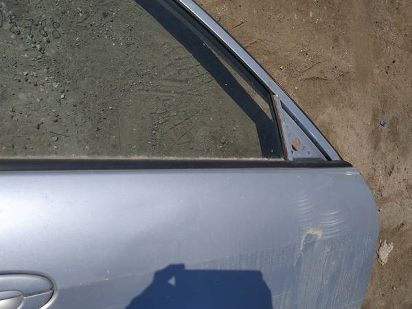 Mazda 626 1998 Listón embellecedor de la ventana de la puerta delantera - DELANTERO DERECHO - Thumbnail 3