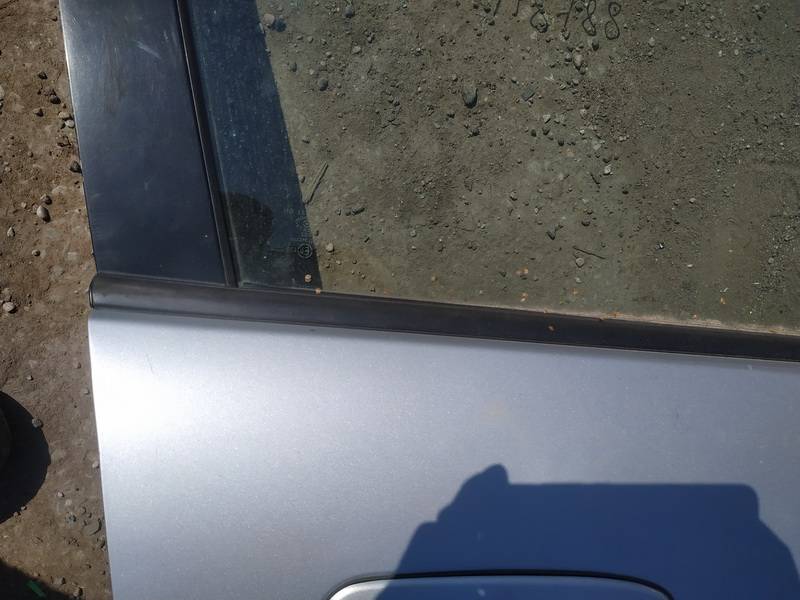 Mazda 626 1998 Listón embellecedor de la ventana de la puerta delantera - DELANTERO DERECHO - Thumbnail 2