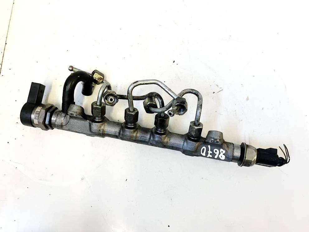 R03L125C Skoda Superb 2012 Fuel injector rail (injectors)(Fuel distributor)