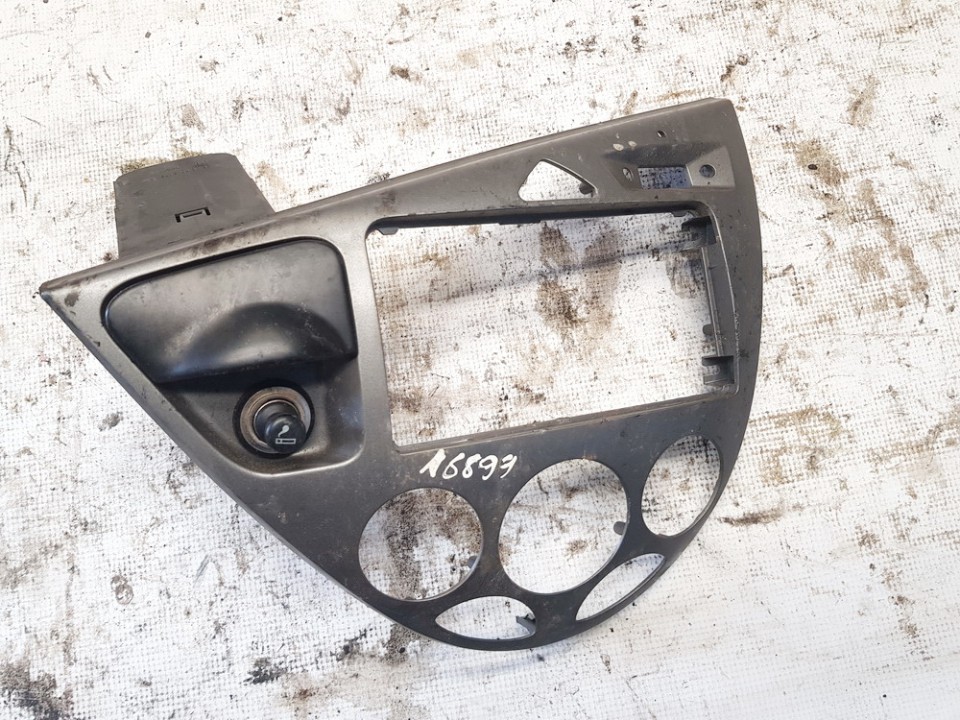 89ABA046A04AEW Ford Focus 2004 Wykończenie wnętrza (plastikowe elementy)