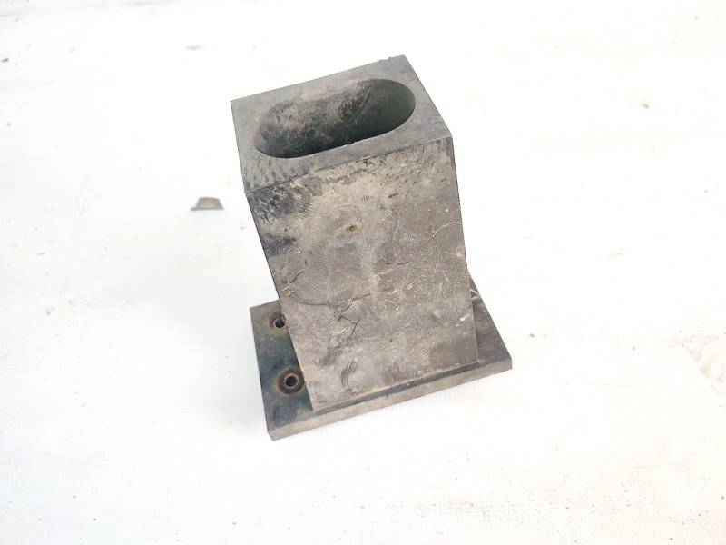 Toyota Auris 2013 Bamperio laikiklis P.