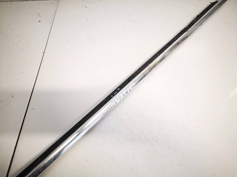 Volkswagen Passat 2003 Listón embellecedor de la ventana de la puerta delantera - DELANTERO DERECHO