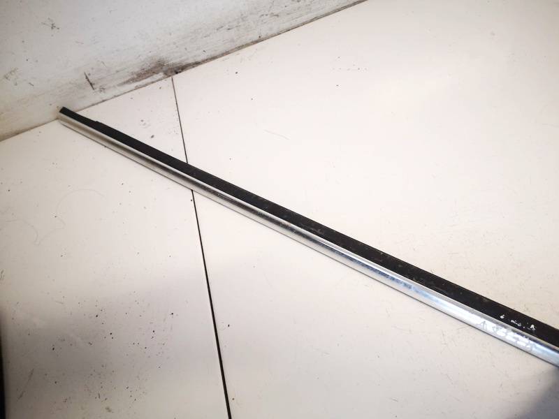 Volkswagen Passat 2003 Listón embellecedor de la ventana de la puerta delantera - DELANTERO DERECHO - Thumbnail 2