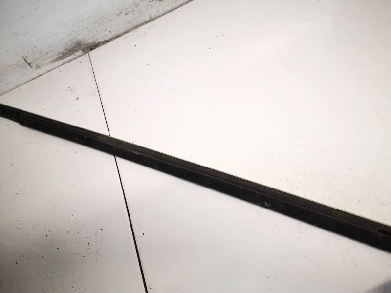 Volkswagen Passat 2003 Listón embellecedor de la ventana de la puerta delantera - DELANTERO DERECHO - Thumbnail 3