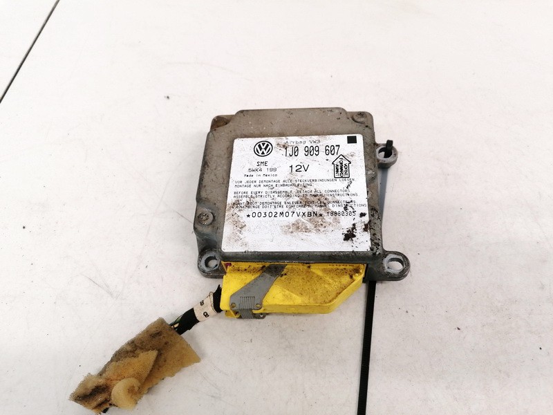 1J0909607 Volkswagen Passat 1998 Airbag crash sensors module
