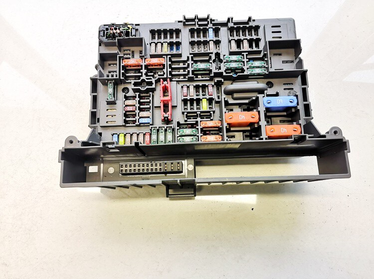 911944605 BMW 3-Series 2007 Fuse box
