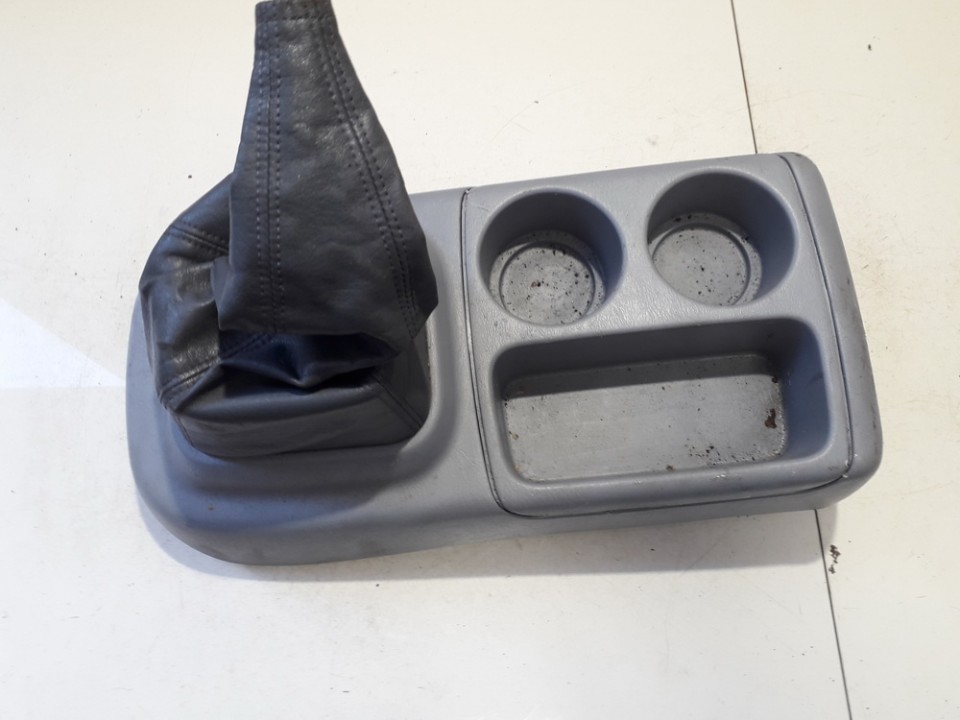 5881028300 Toyota Previa 2002 Wykończenie wnętrza (plastikowe elementy)