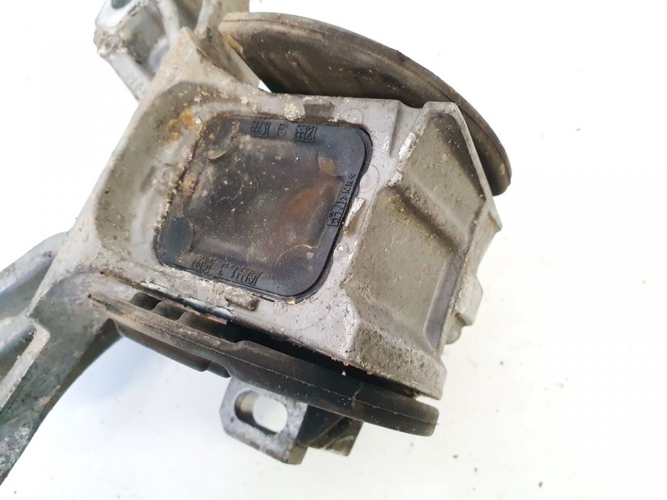 6135 used Engine Mounting and Transmission Mount (Engine support