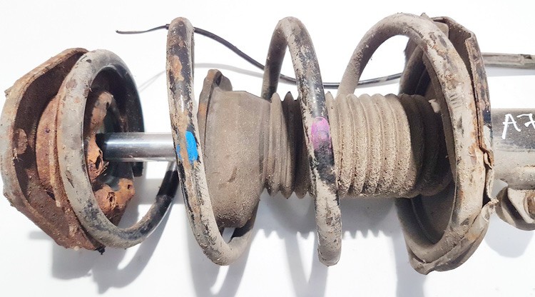 Toyota Avensis 2003 Sprężyna przedniego amortyzatora