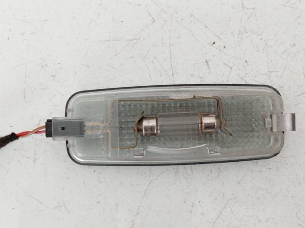 8L0947105A Audi A6 2002 Salono lemputė - Thumbnail 2