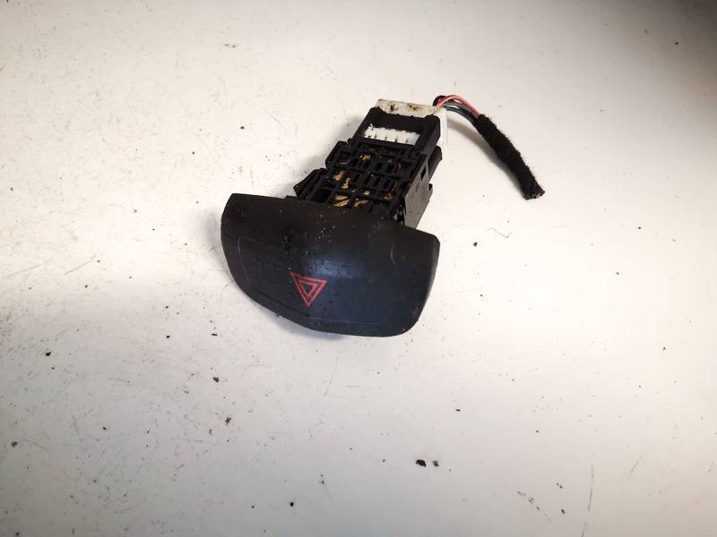 NILES06016 Nissan Primera 2003 Hazard switch