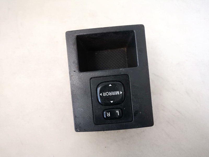 5892542020 Toyota RAV-4 2007 Wing mirror control switch (Exterior Mirror Switch)