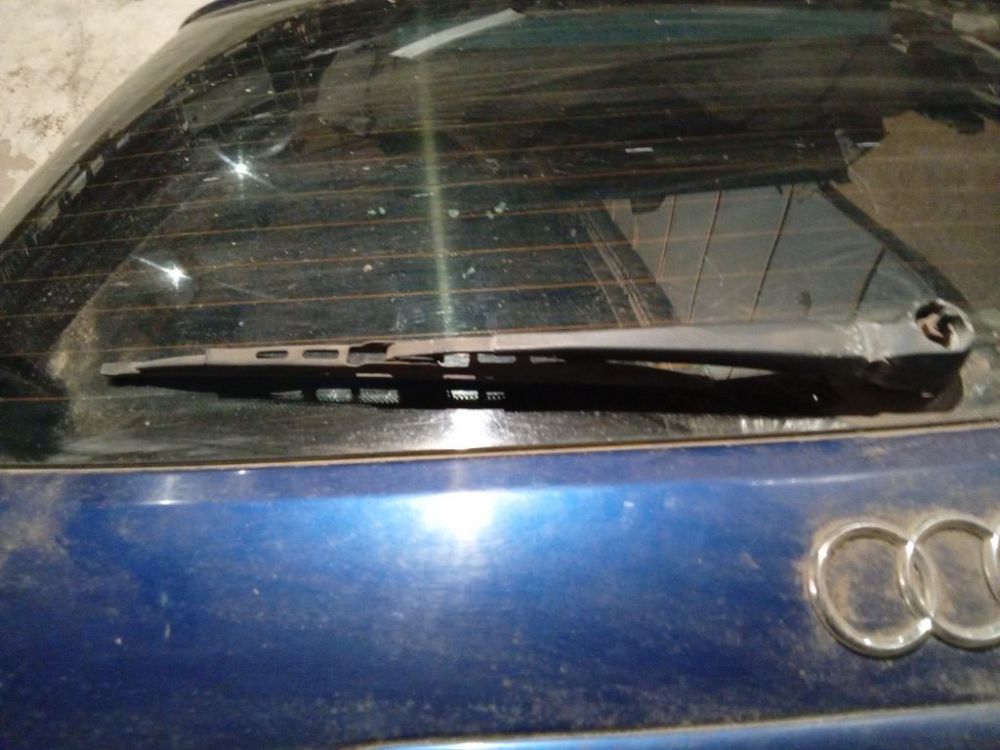 Audi A4 1998 Wiper Arm, Windscreen Wiper Arm - REAR