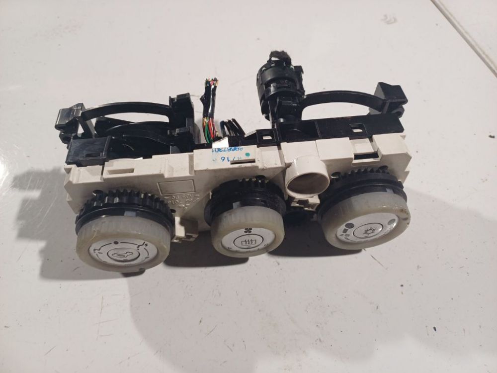 69657032 Mitsubishi Colt 2008 Ilmastoinnin ohjaus