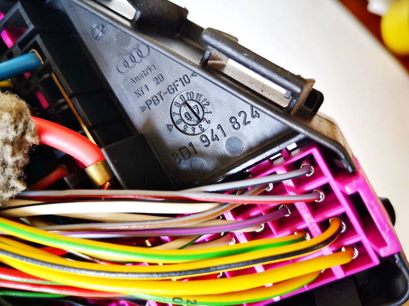 8D1941824 Audi A3 1997 Fuse box - Thumbnail 3