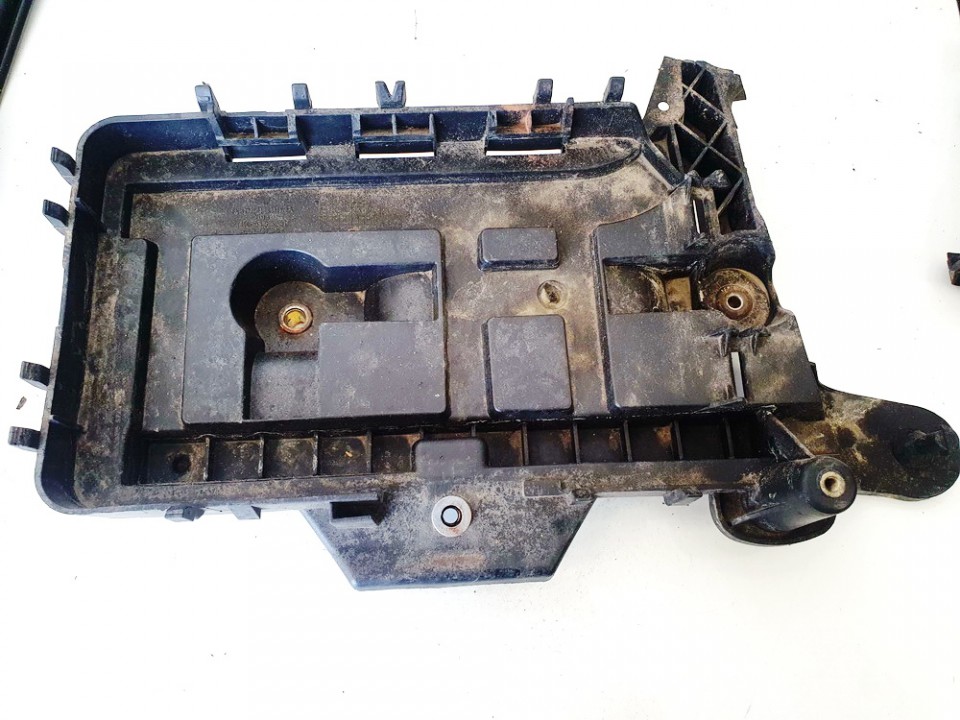 1K0915333B Seat Leon 2006 Akun kotelo