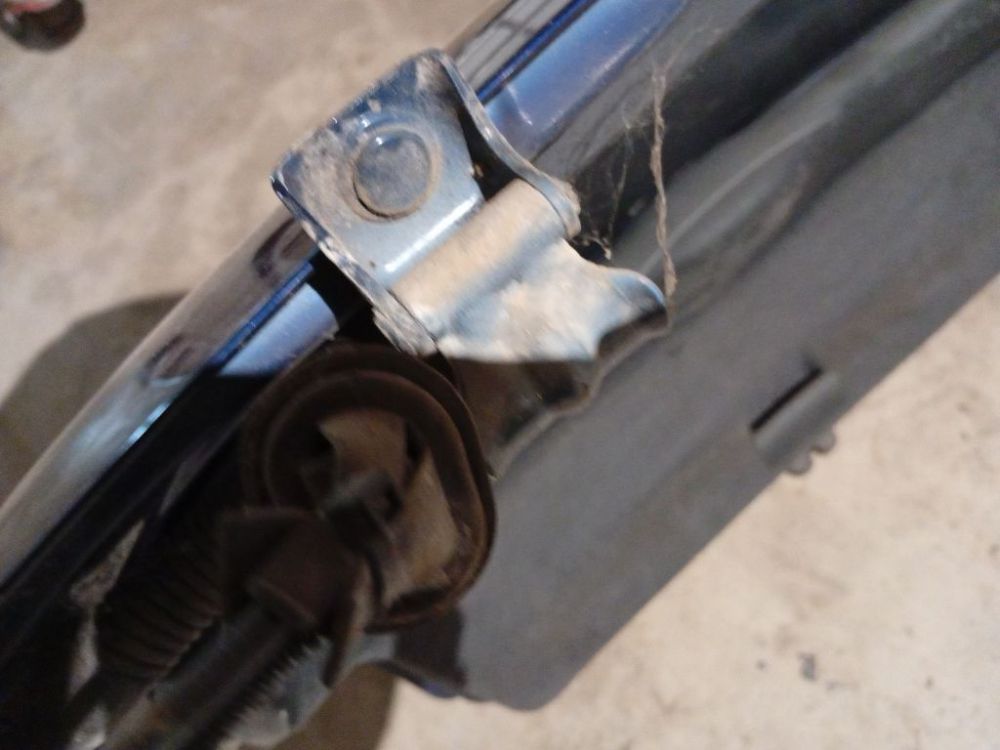 Audi A4 1998 Hood Hinges - REAR RIGHT - Thumbnail 3