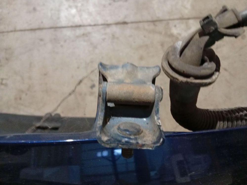 Audi A4 1998 Hood Hinges - REAR RIGHT - Thumbnail 4