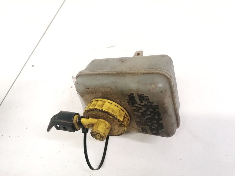 USED USED Brake Master Cylinder Reservoir Audi A3 1999 1.9L 9EUR