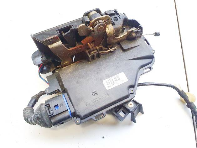 3B1837016A Volkswagen Passat 1998 Door Lock Mechanism - FRONT RIGHT