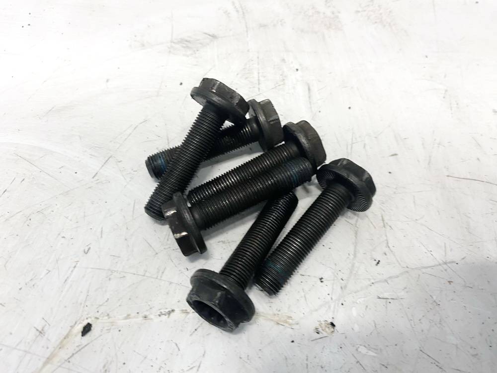 Skoda Superb 2002 Laukkukelan ruuvi