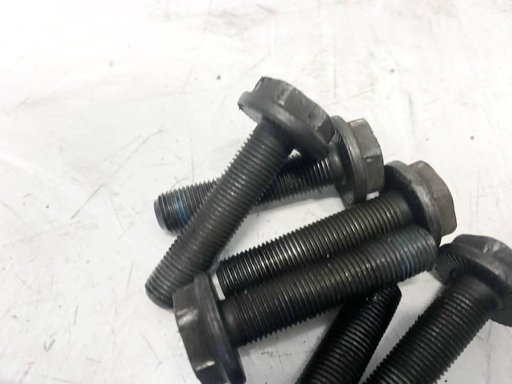 Skoda Superb 2002 Laukkukelan ruuvi - Thumbnail 3