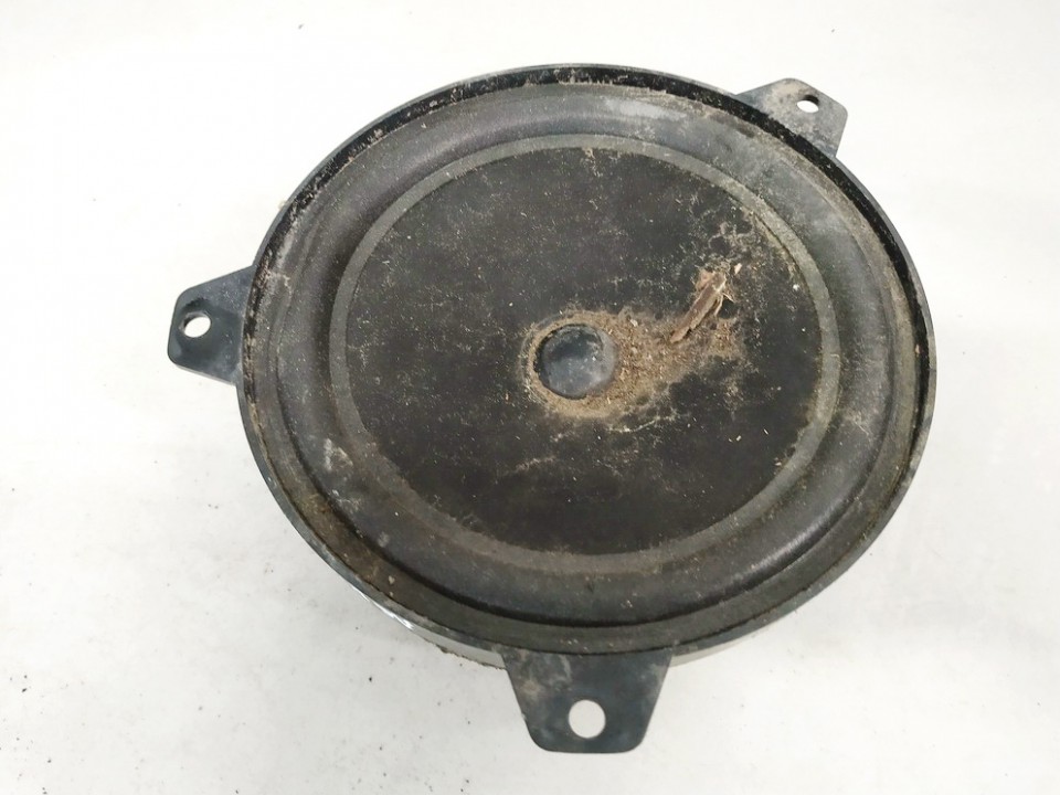 BMW 3-Series 2001 Garso kolonele