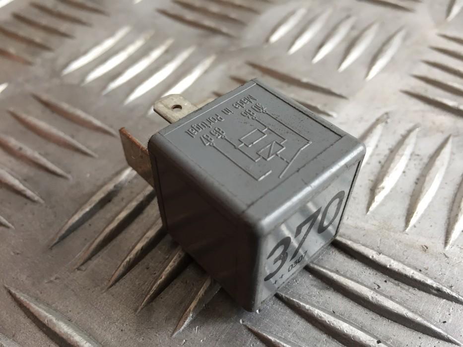 8D0951253 V23134J52X300 Relay module Audi A6 2004 EIS00368001 Used