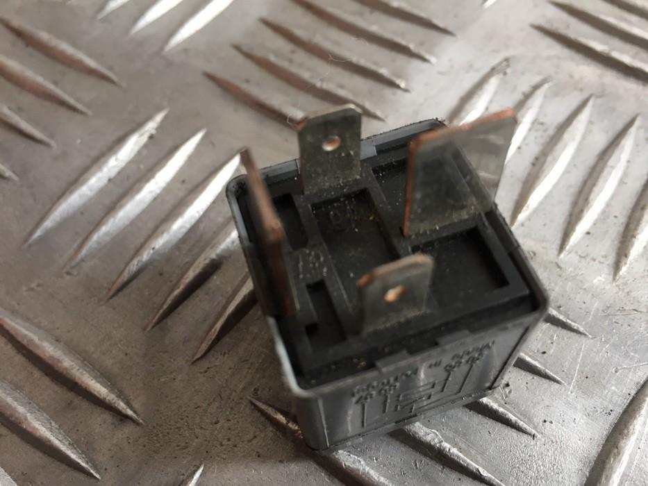 8D0951253 V23134J52X300 Relay module Audi A6 2004 EIS00368001 Used