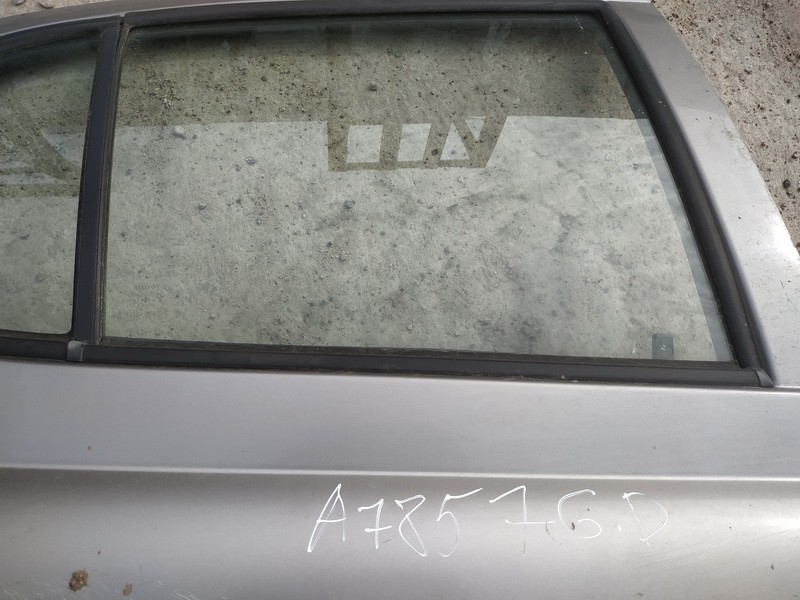 Toyota Yaris 2004 Listwa szyby drzwi - TYLNE PRAWE