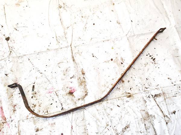 Volkswagen Golf 1999 Soporte de montaje del depósito de combustible - Thumbnail 3