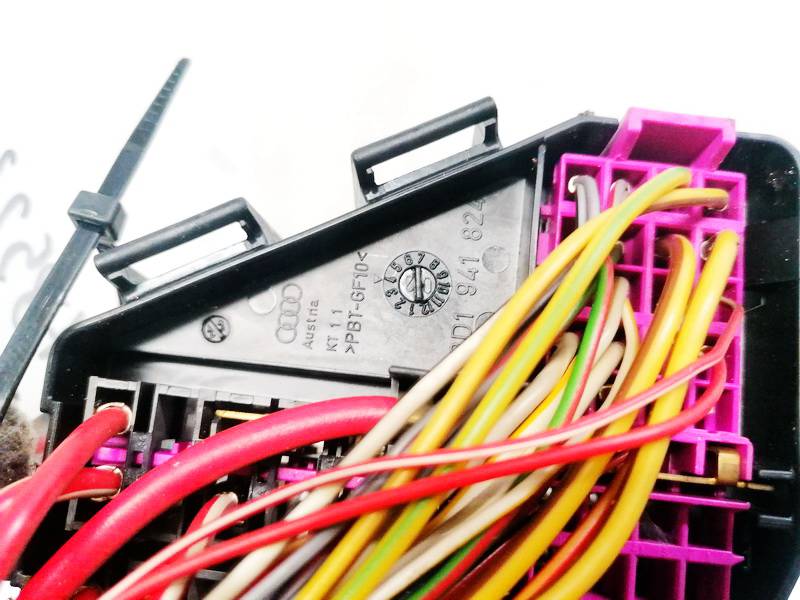 8D1941824 Skoda Superb 2003 Fuse box - Thumbnail 3