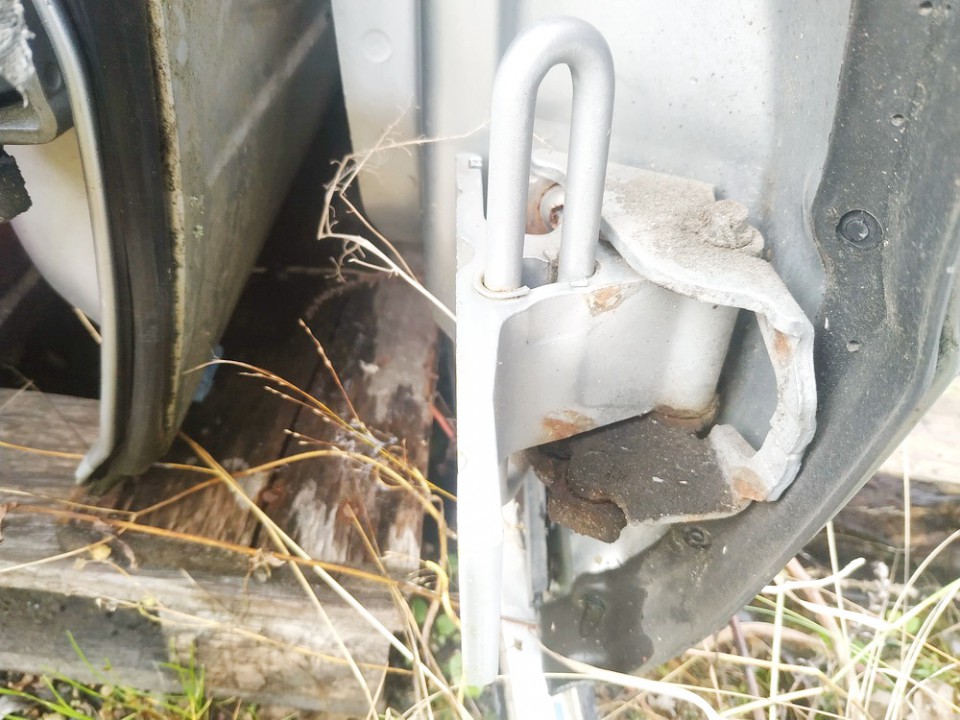 Audi A8 1999 Zawias przednich drzwi - PRZEDNIE