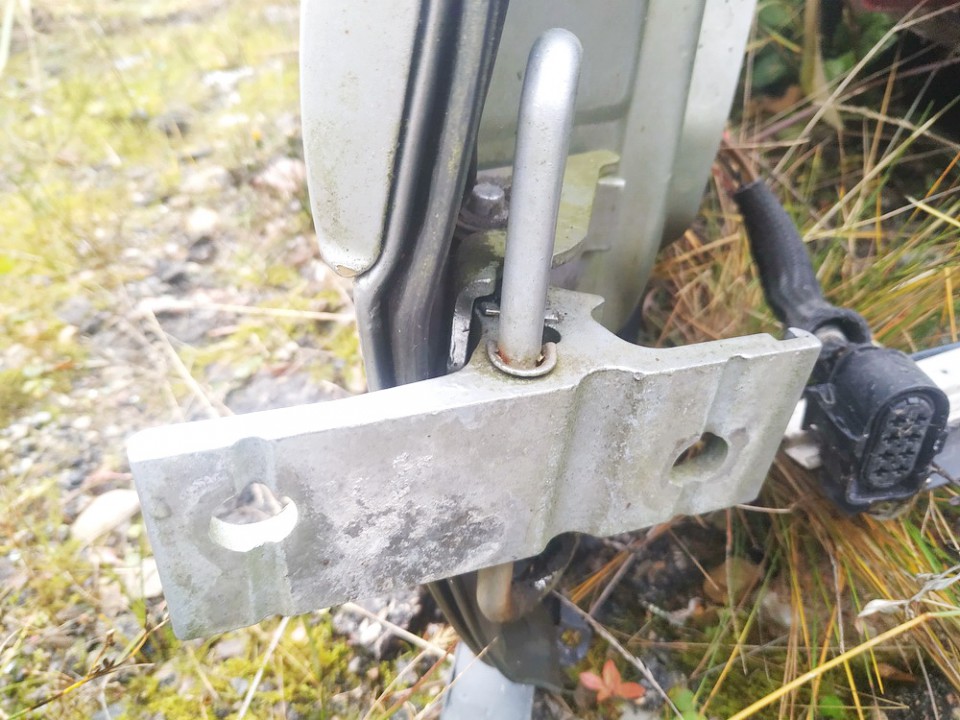 Audi A8 1999 Zawias przednich drzwi - PRZEDNIE