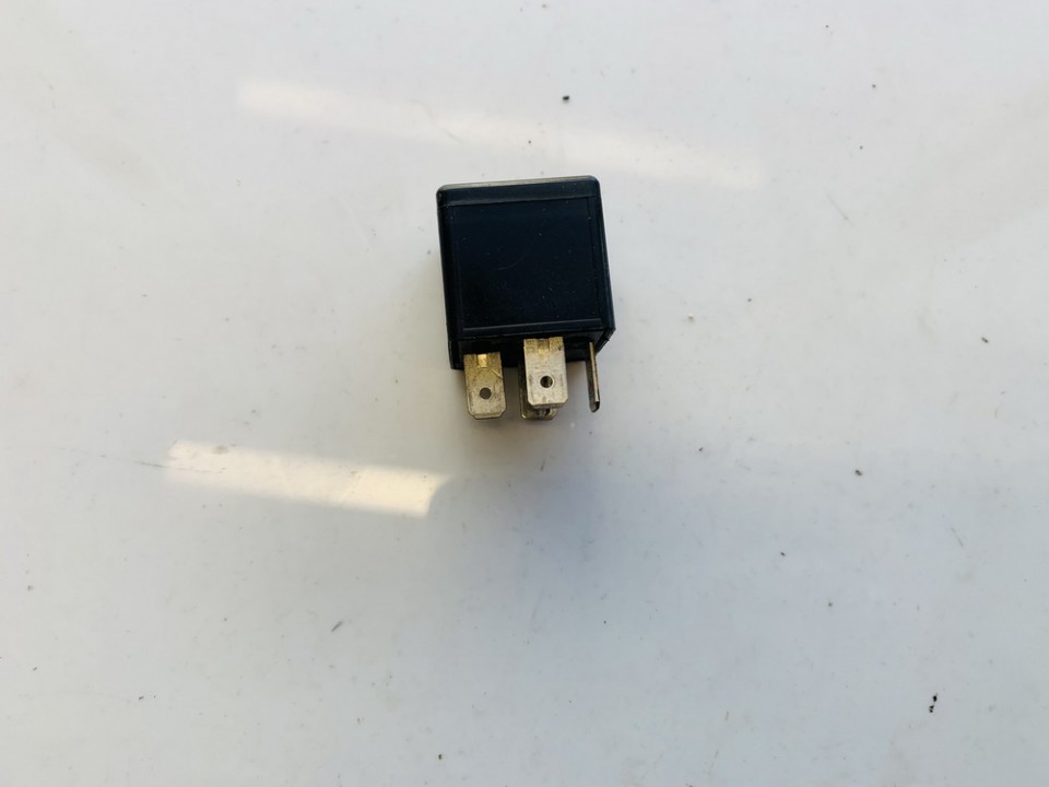 Relais Siemens 12V Noir - Référence 9441158 / V23134-J52-X346 - Pour Volvo V70 S60 S80 - Occasion Testé