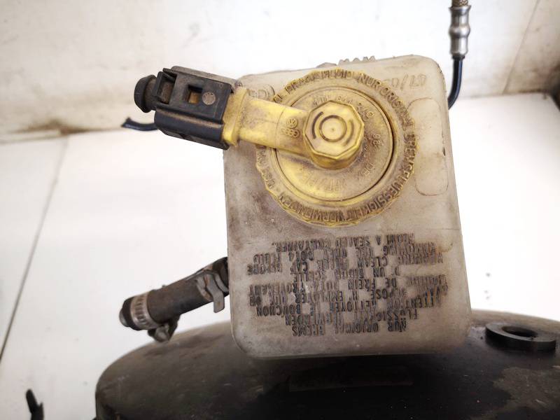 L481402 Volkswagen Golf 1998 Brake Master Cylinder Reservoir