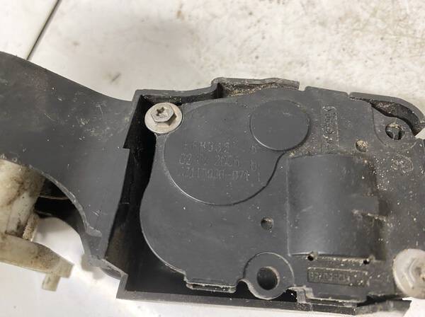 412650750 BMW 3-Series 2006 Lämmittimen läppämotor - Thumbnail 3