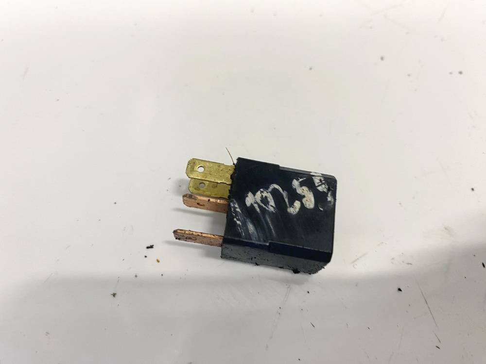 MR588567 Mitsubishi Pajero 2002 Relay module