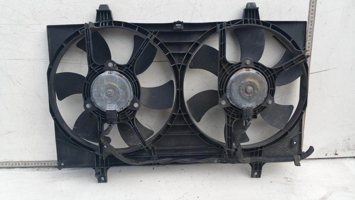 Nissan Almera Tino 2002 Le ventilateur du radiateur