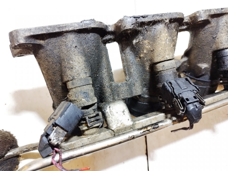 0280160557 used Fuel injector rail (injectors)(Fuel distributor) Audi