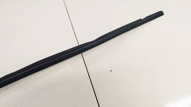 Mazda 5 2006 Listwa szyby drzwi - TYLNE PRAWE - Thumbnail 2