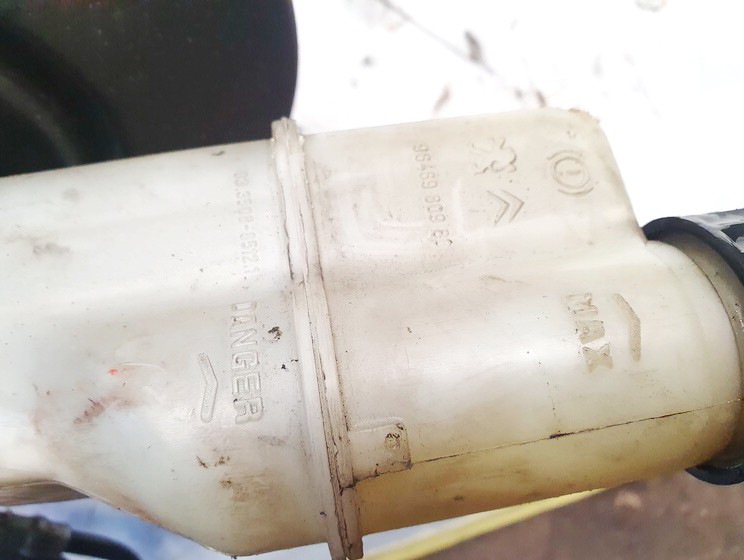 9648980980 used Brake Master Cylinder Reservoir Citroen C6 2009 2.2L EIS01548061 Used Auto