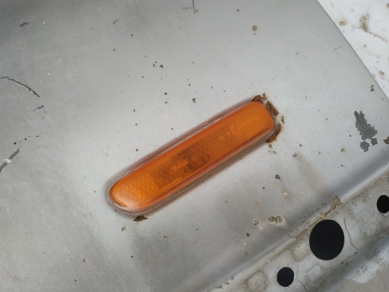 BMW 3-Series 2000 Suuntavalo lokasuojassa - EDESSÄ VASEMMALLA - Thumbnail 3