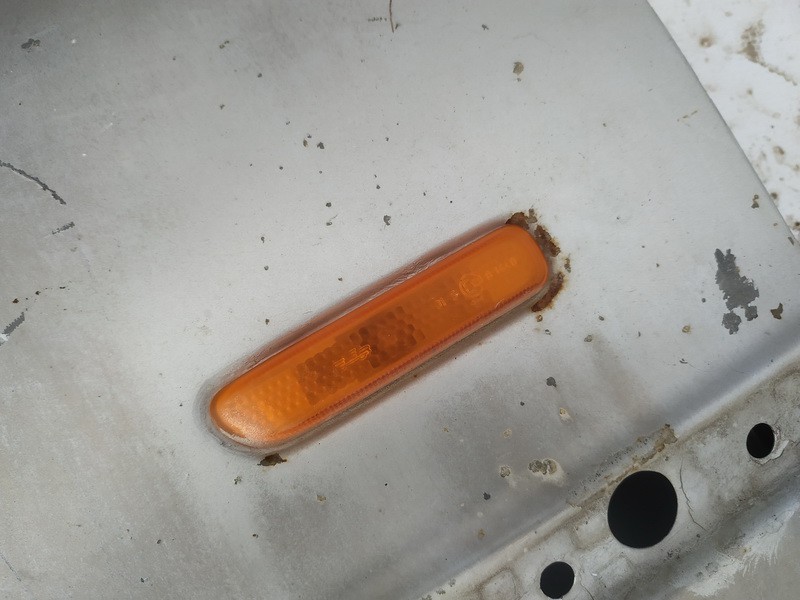 BMW 3-Series 2000 Suuntavalo lokasuojassa - EDESSÄ VASEMMALLA - Thumbnail 2