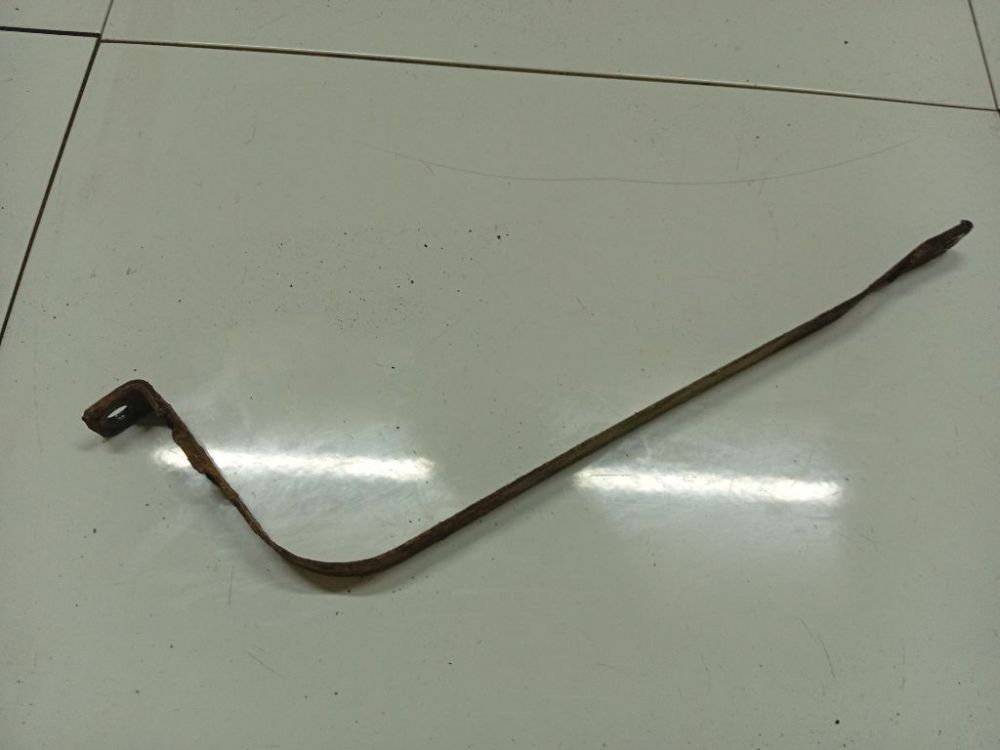 Suzuki Swift 2006 Polttoainesäiliön kiinnitys (polttoainesäiliön kiinnitysremmi) - Thumbnail 2