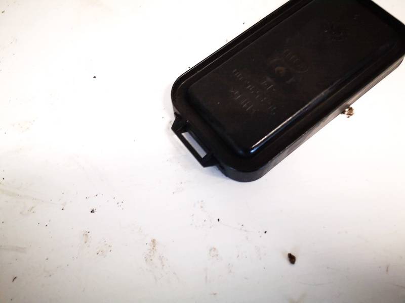 96359600 Volkswagen Bora 1999 Headlight bulb dust cover cap - FRONT - Thumbnail 3