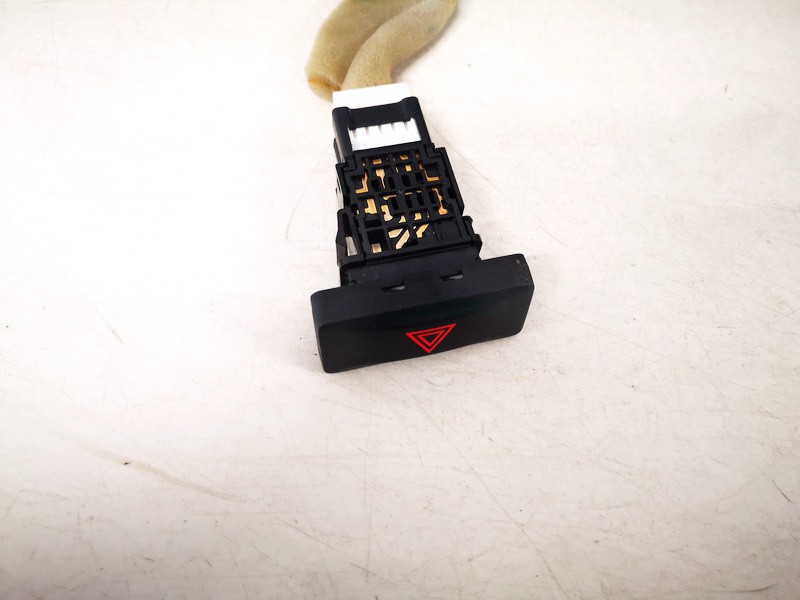 NILES06016 Nissan X-Trail 2009 Hätävilkkujen kytkin