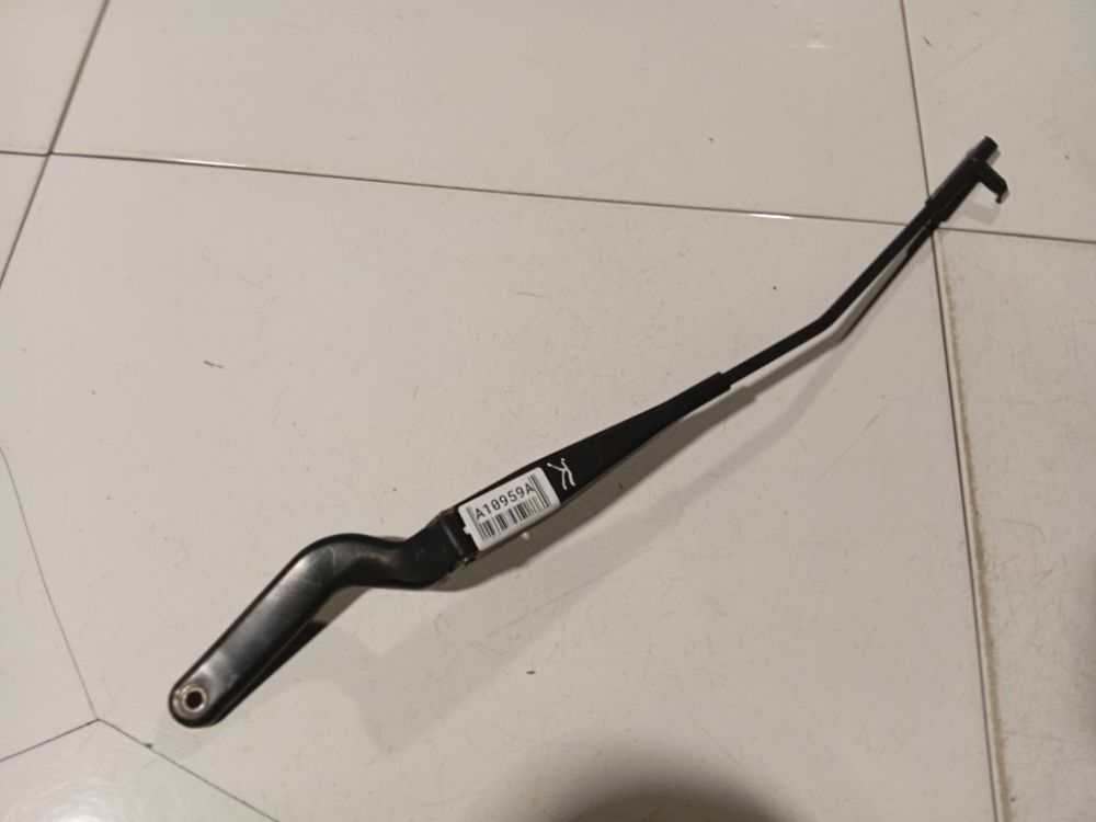 3M5117526AA Ford C-MAX 2004 Ramię wycieraczki przedniej (przednie wycieraczki)