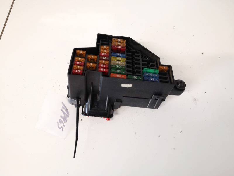 1K1941824 Volkswagen Golf 2005 Fuse box