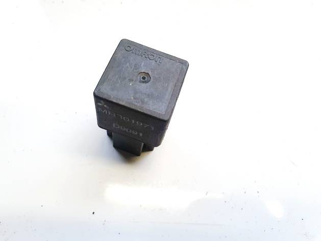 MR301971 Mitsubishi Pajero 2002 Relay module
